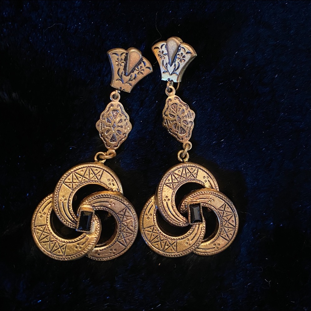 VINTAGE Art Deco Screw on Earrings w/Black Stone